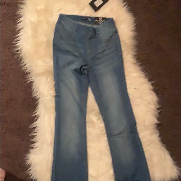 want FASHION NOVA - Picture 2 of 2